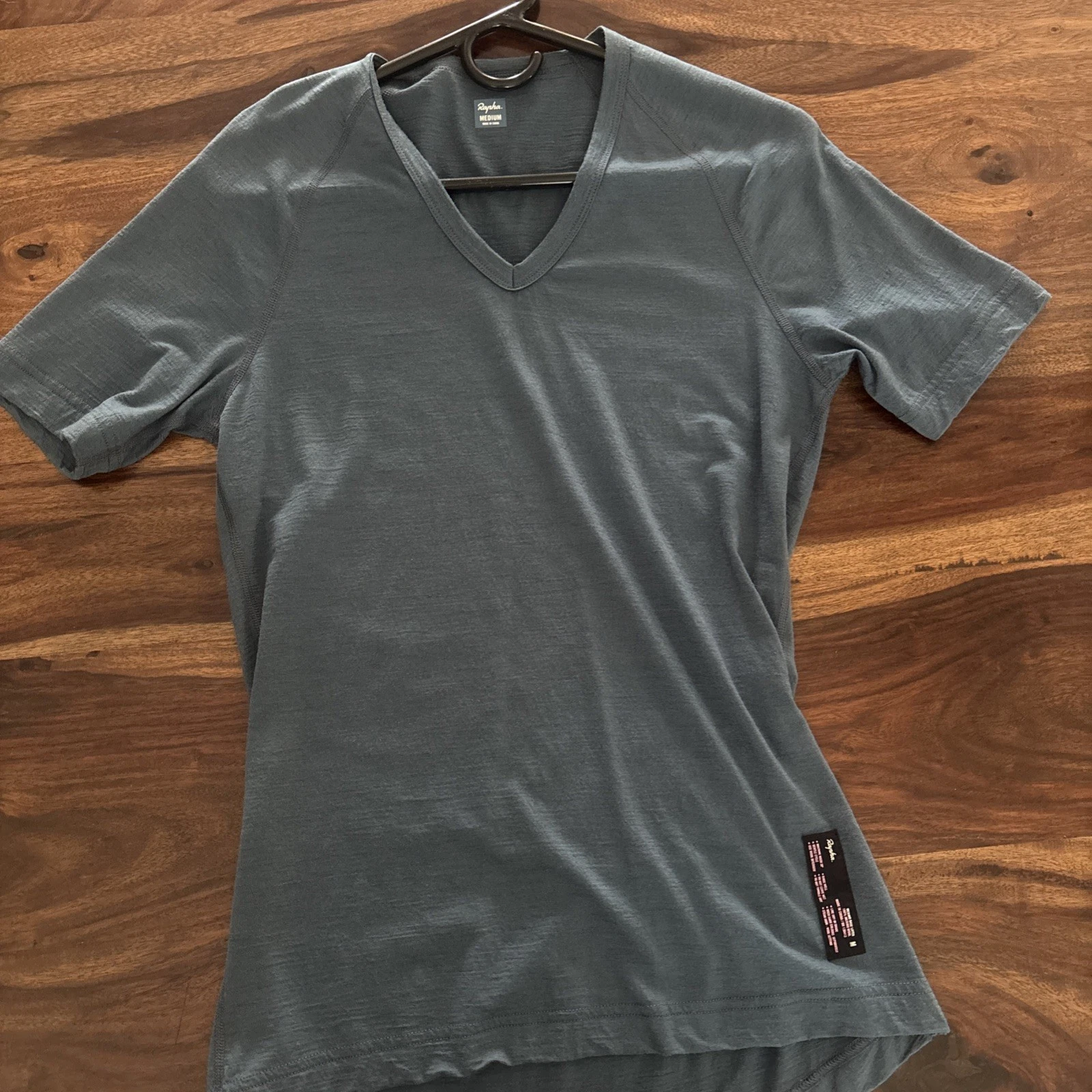 Rapha Mens V-Neck Medium Blue Base Layer Merino Wool Short Sleeve Cycling
Opens in a new window or t