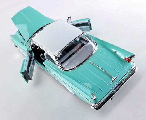 1961 DeSoto Adventurer (Road Signature) Turquoise 1:18 Die Cast-w/ Display Base - Picture 7 of 13