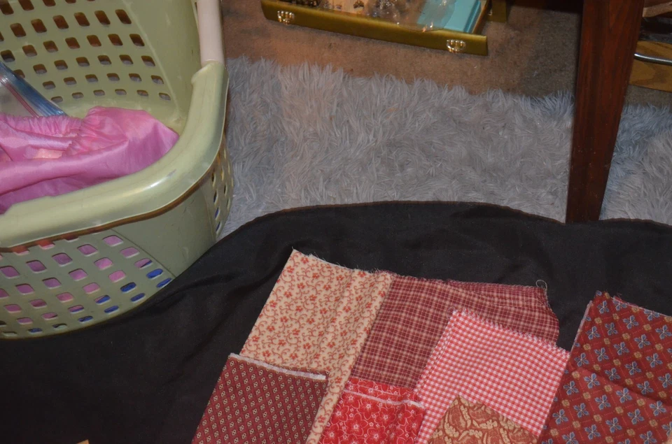 Cotton Fabric Lot Fabrics by weight Some Designer RED CREAM 1 LB 11 OZ LOT A - Image 3 of 4