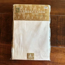 Bed Bath & Beyond Ivory Off White  Baroque Poinsettia Tablecloth 70" Round NIP