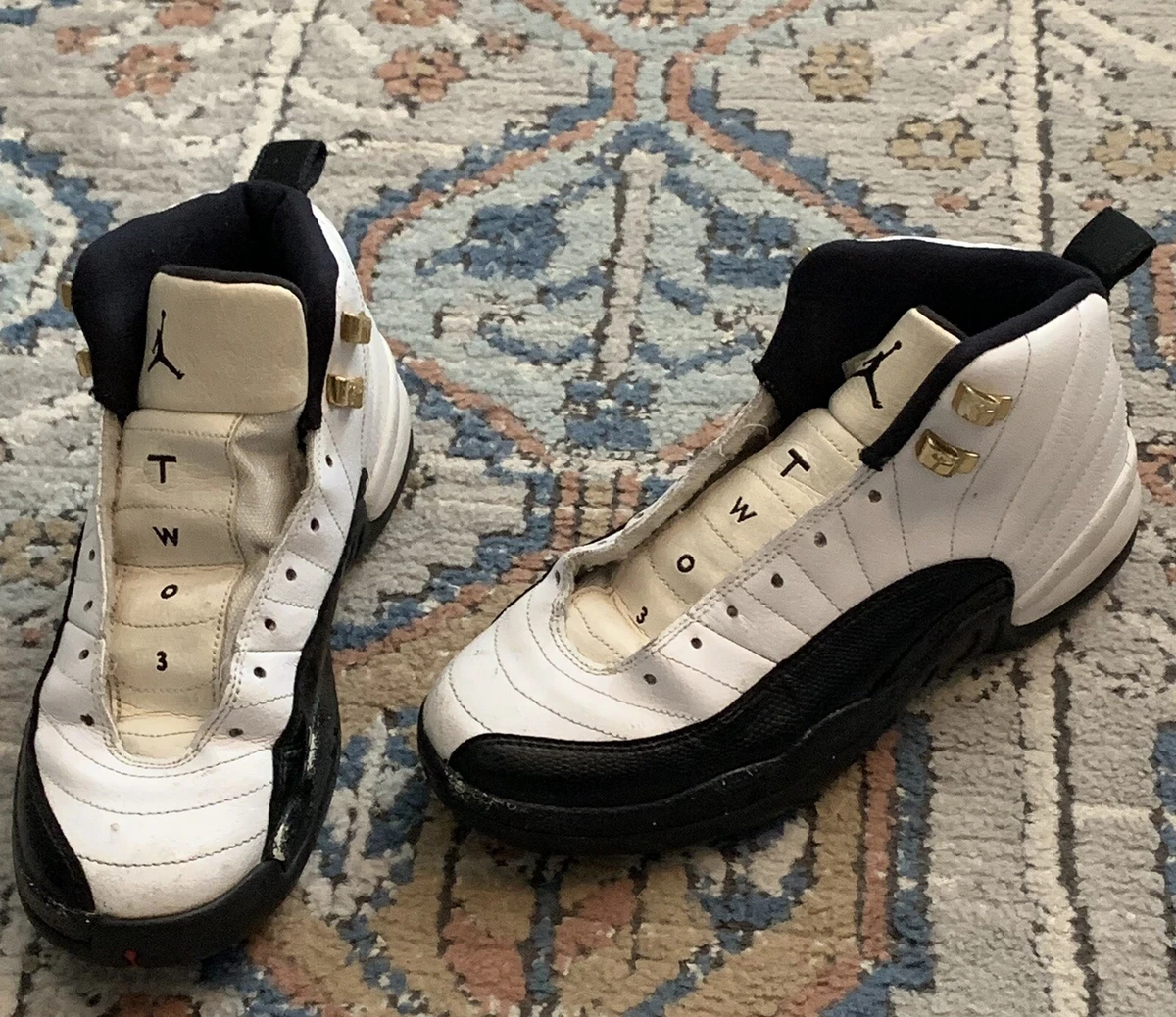 Jordan 12 top noir et blanc