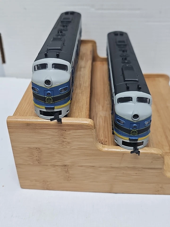 Rivarossi EMD E8A/A Diesel Set Baltimore &ohio Diesel & Dummy - Image 3 of 4