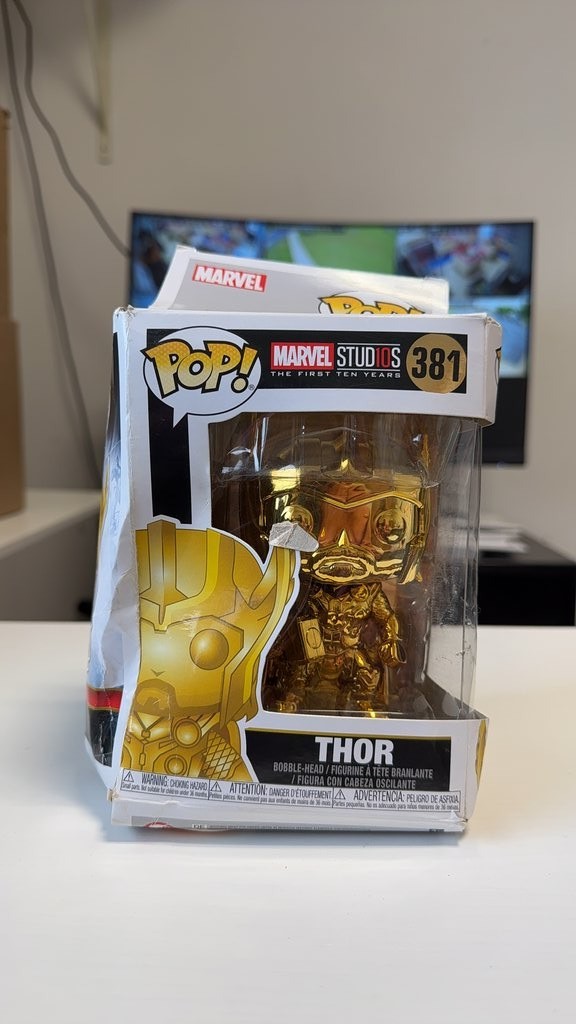 Funko Pop Marvel Studios 381 Thor Gold Chrome Bobblehead