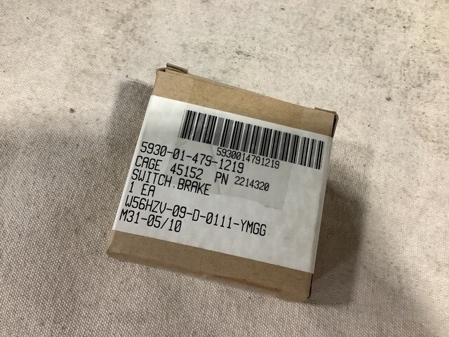 USA MTVR OSHKOSH 2214320 BRAKE SWITCH 5930-01-479-1219 SM-2B