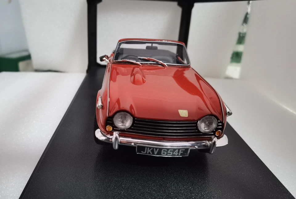 Cult 1/18 Triumph Tr5 p.i. 红色 #T01 — 第 2/4 张图片