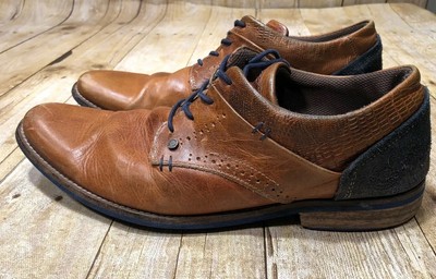 blue bottom dress shoes