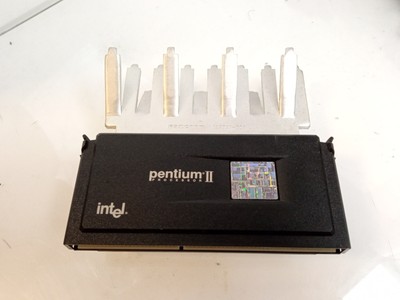 Vintage Intel Pentium II Steckplatz 1 350 MHz Prozessor CPU (SL2U3)