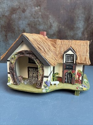 Pauline Ralph Vintage Thatched Roof Music Box Made in England
