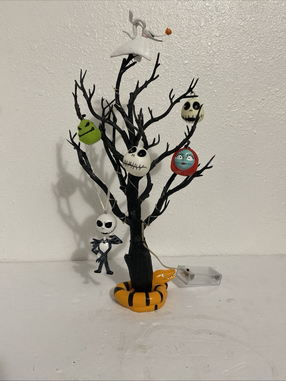 Disney Pesadilla antes de Navidad 16 pulgadas Árbol Iluminado Decoración + Adorno Extra