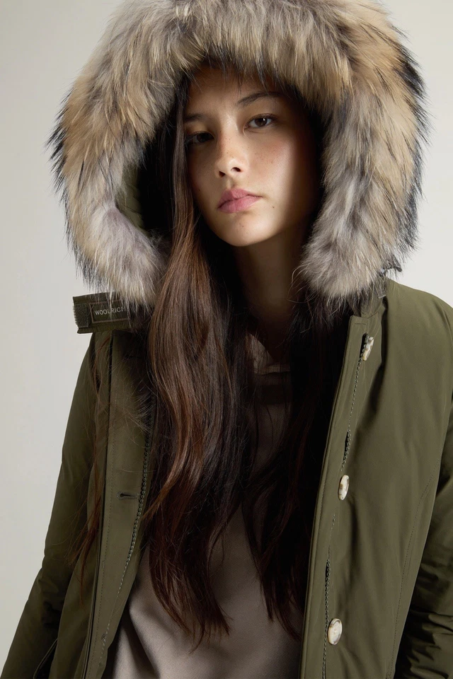 Parka WOOLRICH Arctic en toque urbano con piel desmontable - MEDIANA Foto 4 de 4