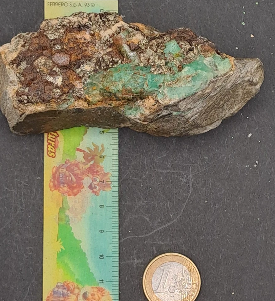 Grüner Beryll (Smaragd), Stufe, mit Pyrit, Limonit etc, ca 300g, Kolumbien? - Bild 3 von 4