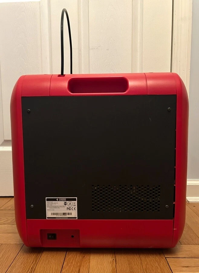 FlashForge Finder 3D Printer + 7 Filaments + USB And Power Cable - Image 4 of 4