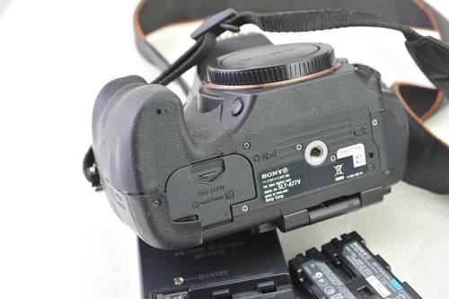Sony A77 SLT-A77V 24.3MP Digital SLT Camera, Shutter Count 147133 - Picture 7 of 7