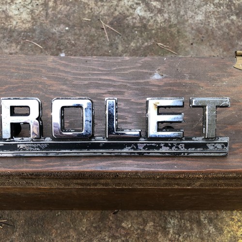" CHEVROLET" # 1405225 EMBLEM 1970’s Metal Truck Badge. In Good Shape! - Picture 4 of 7