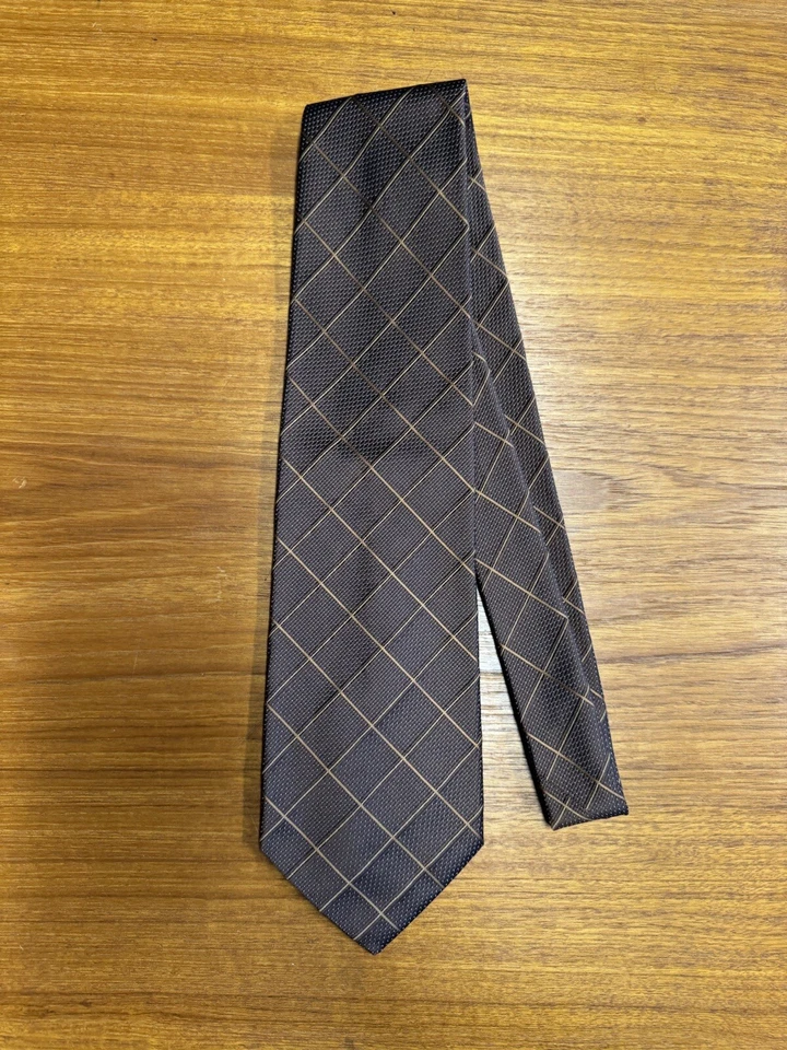 Banana Republic Silk Tie. Brown Geometric. 55” x 3.825” - Image 2 of 4
