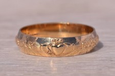 Claddagh Band Ring in 14 Karat Yellow Gold
