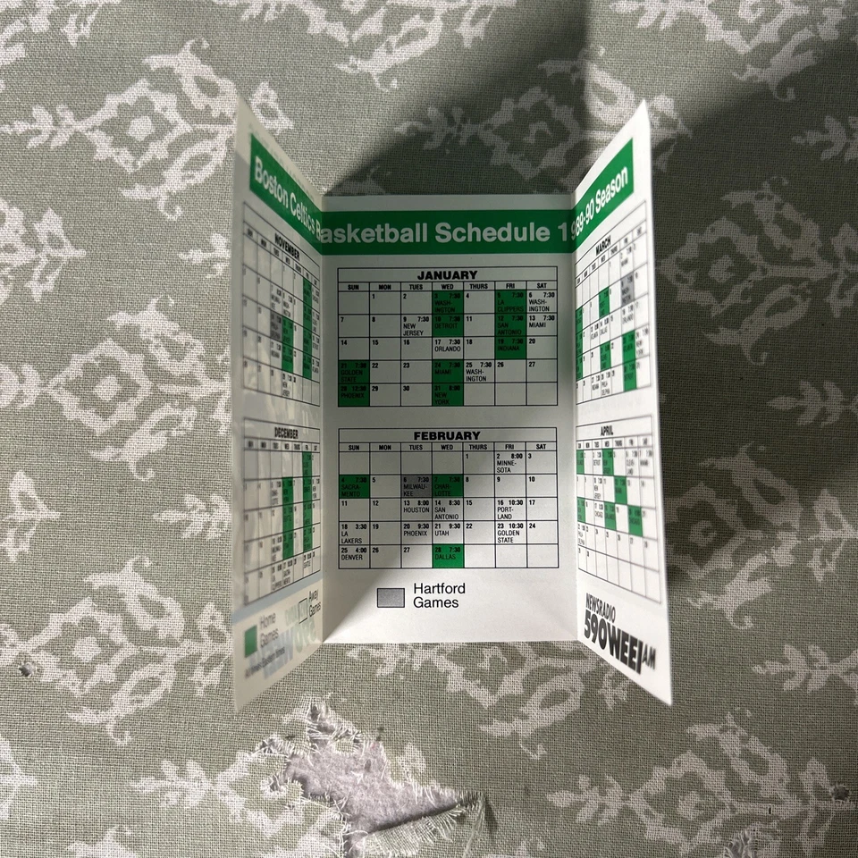 Calendario de bolsillo de los Boston Celtics 1989-90 NBA Larry Bird ¡Salón de la corte! Foto 3 de 4