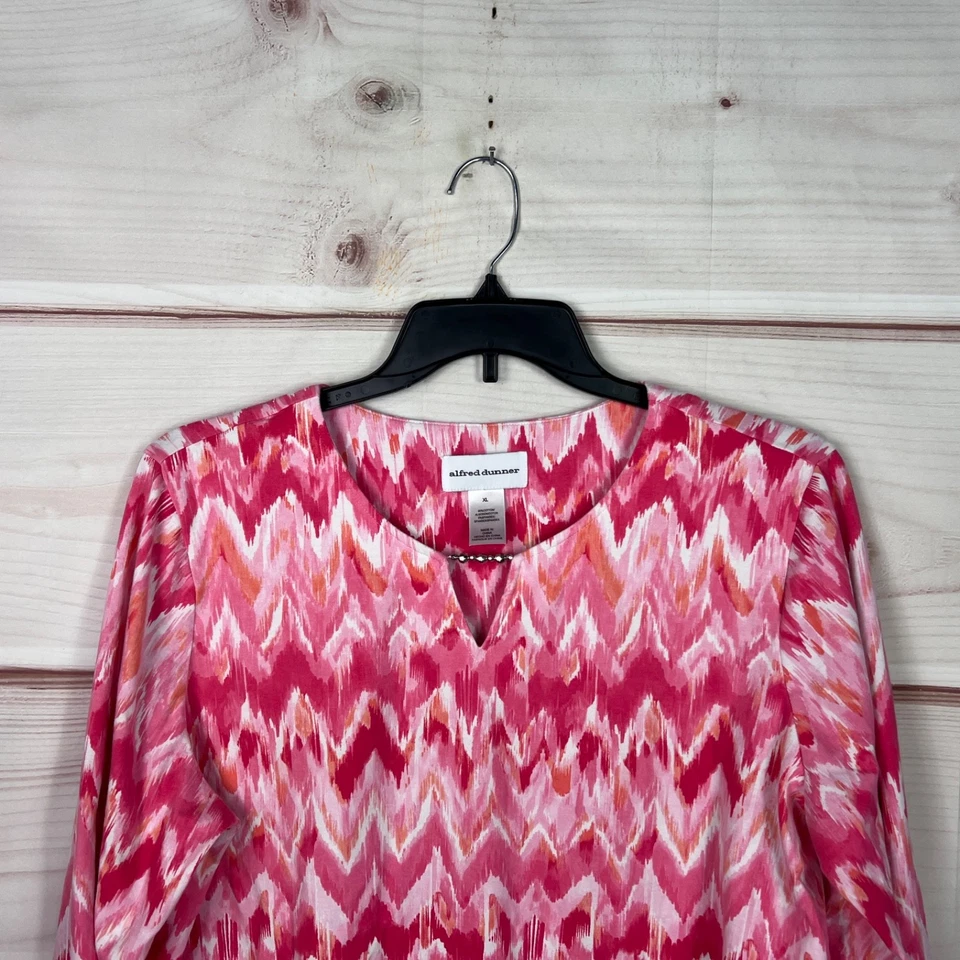Alfred Dunner Top Womens XL Pink Zig Zag Print T-Shirt Keyhole Neck Ruched Knit - Image 2 of 4