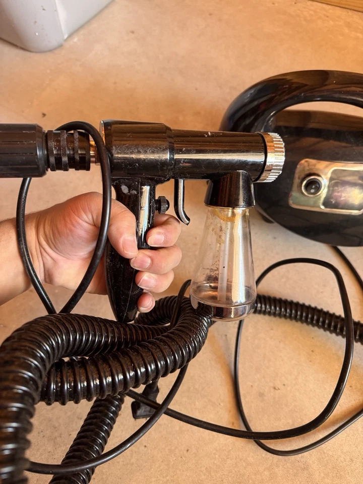 Máquina de bronceado en spray Fascination negra modelo HVLP700-S funciona  Foto 4 de 4