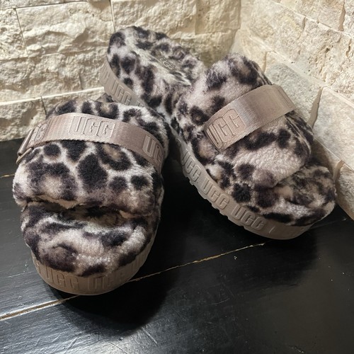 Zapatilla UGG Fluffita Plataforma Toboganes Animal Estampado Guepardo Gris Negro Talla 9 - Imagen 3 de 6