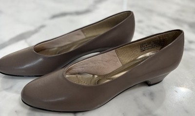SOFT STYLE by HUSH PUPPIES Women s Heels Angel II Putty Smooth NIB Sz 8 Narrow
