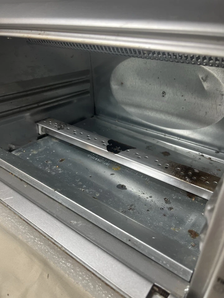 Black & Decker TRO480BS 4-Slice Countertop Toast-R-Oven – Tested Works - Image 4 of 4