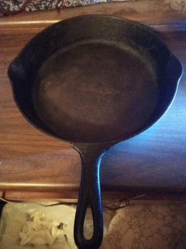 Griswold Cast Iron Skillet 8 Smooth Bottom