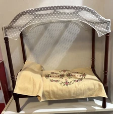 American Girl Caroline's Canopy Bed And Bedding with Pillow