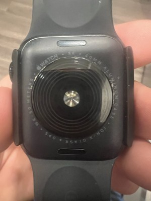 Apple Watch SE 2nd Gen GPS 40mm Midnight Aluminum Case Sport Band MNT73LL/A
