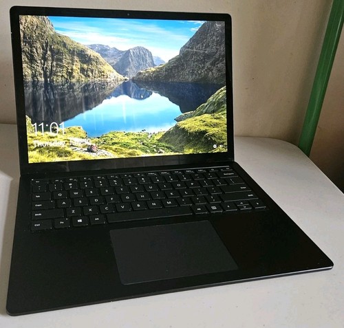 Microsoft Surface Laptop 3 13.5" i7-1065G7 @ 1.30Ghz 16GB RAM 256GB