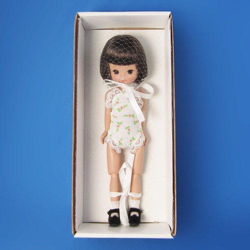 Robert Tonner 8" Tiny Betsy McCall Doll "Introducing Betsy McCall" BMCL 0103 NIB - Picture 3 of 10