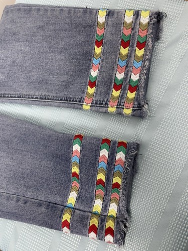 Pantalones de mezclilla para mujer Baccini azules talla 6 bordados tiro alto recto dobladillo crudo - Imagen 6 de 9