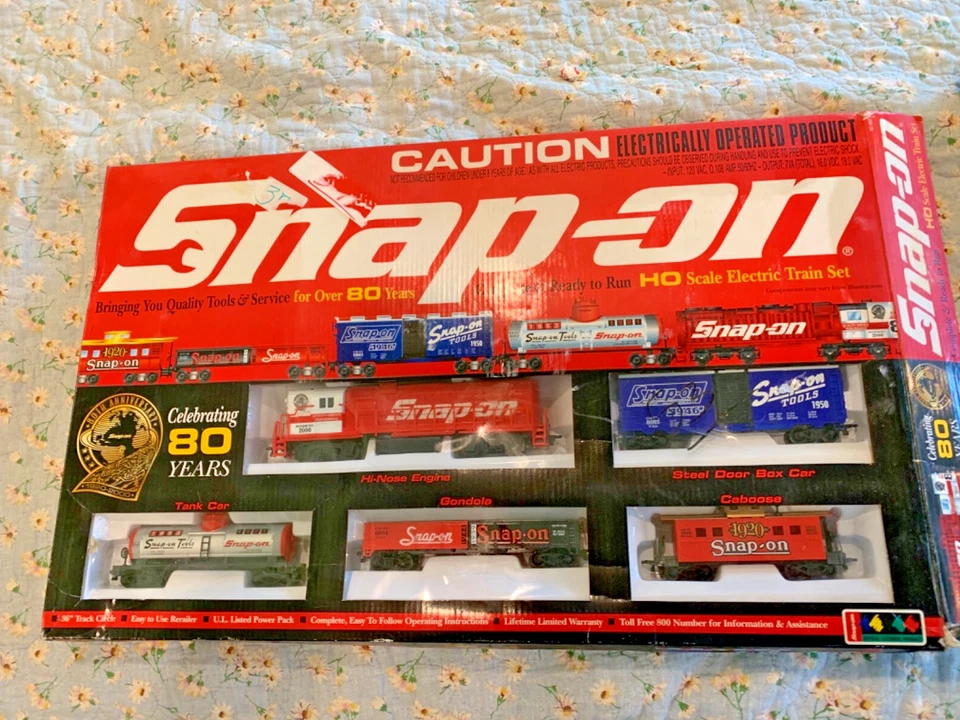 Snap On HO electric train set vintage 80th anniversary edition no 8877 - Image 2 of 4