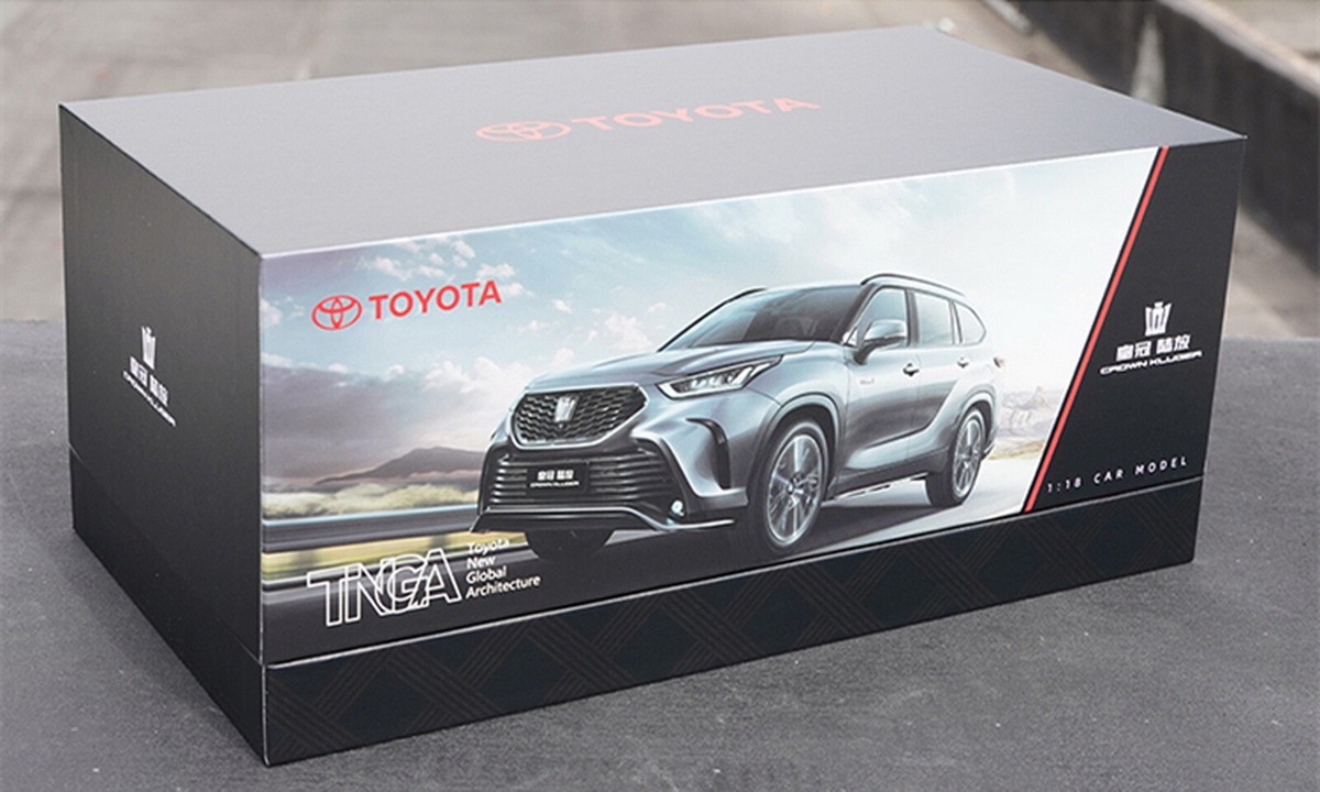1/18 Scale Toyota Crown Kluger SUV Red Diecast Car Model Toy