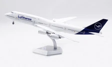1:200 SQ Wings Lufthansa Boeing 747-8 D-ABYA Passenger Airplane Diecast Model