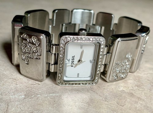 Fossil Damenuhr silberfarbene Kristalle Lünette, Armband filigran Rosen Neu Batt - Bild 6 von 24