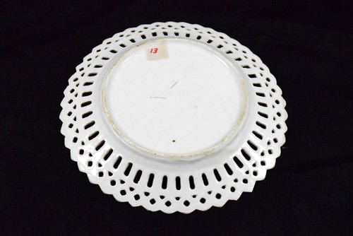 Beautiful souvenir porcelain Lattice Plate Trimmed Gold decorative. G26-309 - Picture 6 of 11