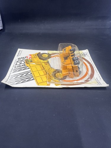 Zee Toys Mini Macks Crane Truck Vintage Die-Cast Metal VHTF Yellow Lift in box - Picture 3 of 5