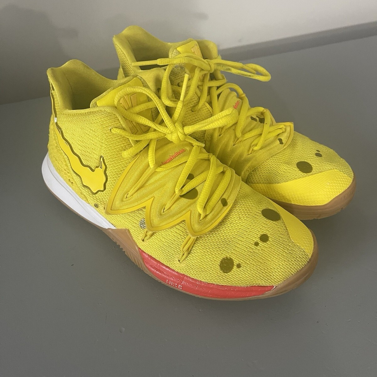Spongebob Squarepants × Nike Kyrie 5 Nike SpongeBob SquarePants x Kyrie 5 SpongeBob Size 5.5