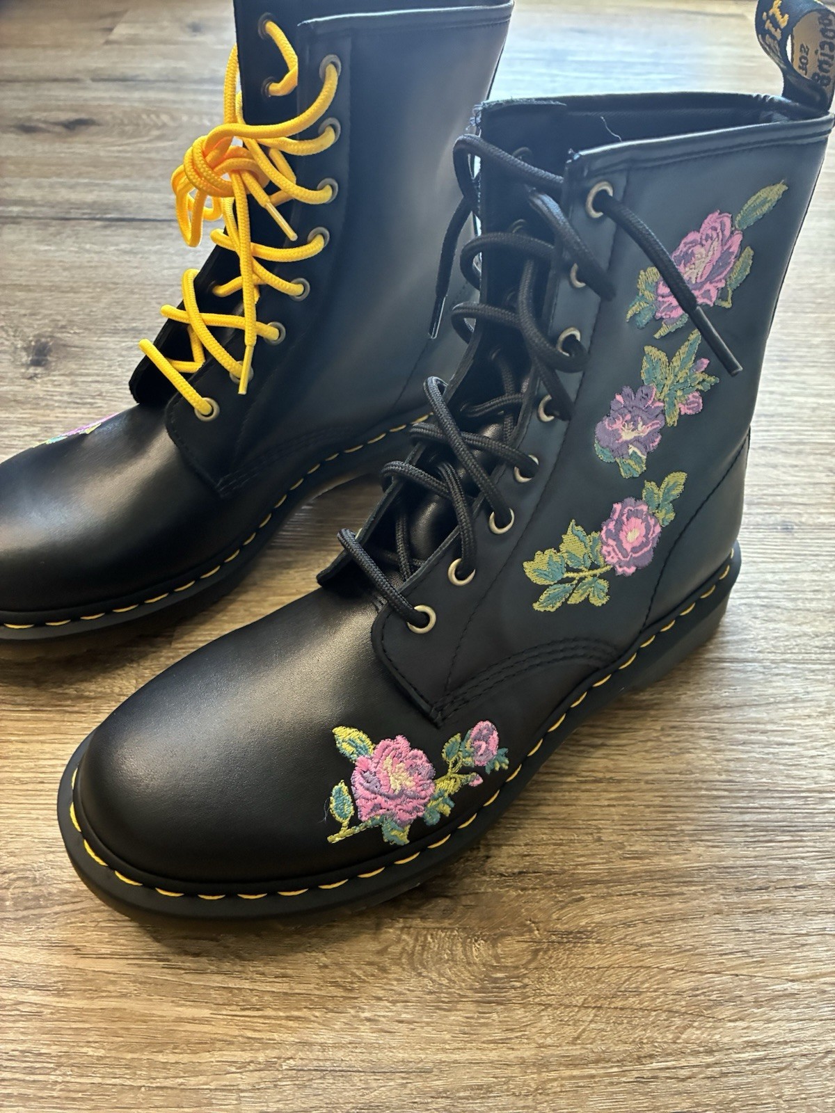 Dr. Martens 1460 Vonda II Embroidered Floral Leather Women’s Boots Size 11 Rare image 4