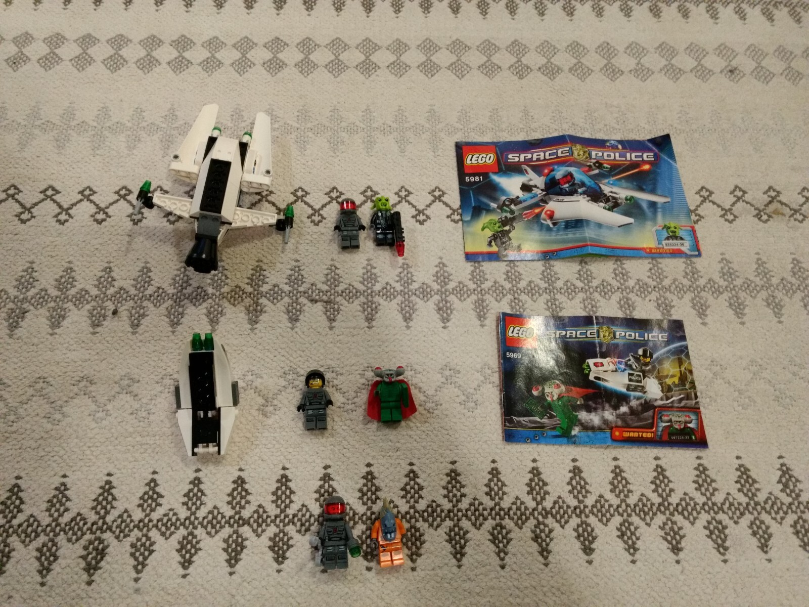 Preowned Lego Space Police sets lot bundle (5969+5981+extra