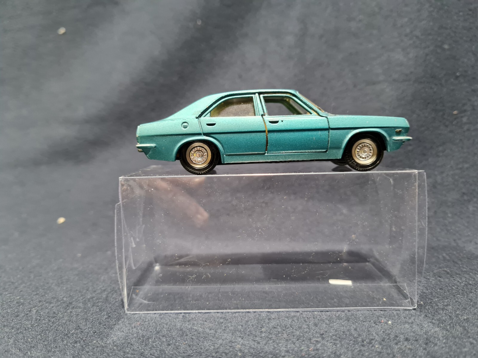 Dinky 1409, Chrysler 180 - Free Price Guide & Review