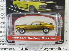 2025 Greenlight 1:64 Barrett-Jackson R15: 1969 FORD MUSTANG BOSS 302 Gold Chrome