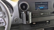 Getränkehalter Mercedes Sprinter 907/906 2019-2024 für die Fahrerseite