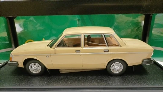 Cult 1:18 Volvo 244DL 1975 Beige Rich Four Door Sedan Model Decoration - Image 2 of 4