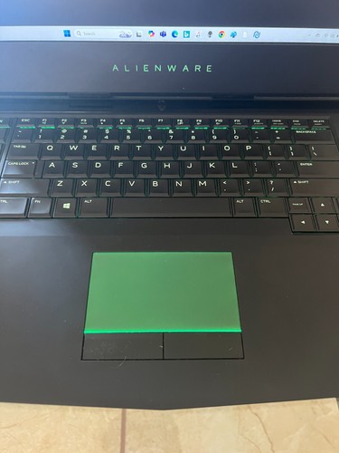 Dell 15.6" Alienware 15 R4 P69F002 16GB RAM 1TB HDD Windows 11 Home Notebook - Picture 3 of 13
