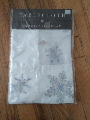 NEW Bed Bath & Beyond Snowflake Dream Table Cloth Embroidered White Blue