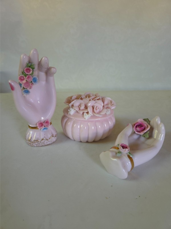 BEAUTIFUL VINTAGE LEFTON CHINA 3 PIECE DRESSING TABLE SET
