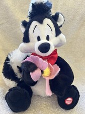 PEPE LE PEW Hallmark 12   Plush Stuffed Skunk Valentine Flower I Pick You