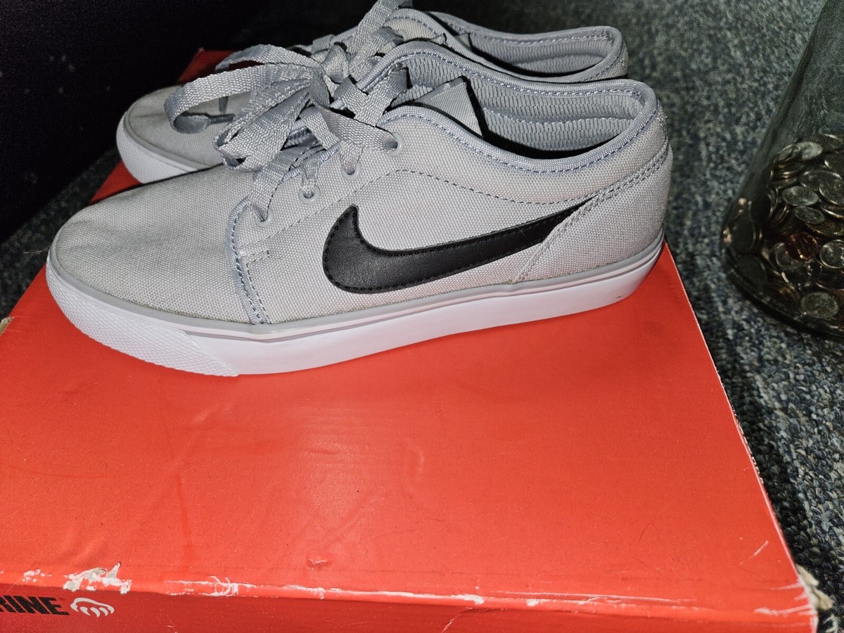 nike toki low